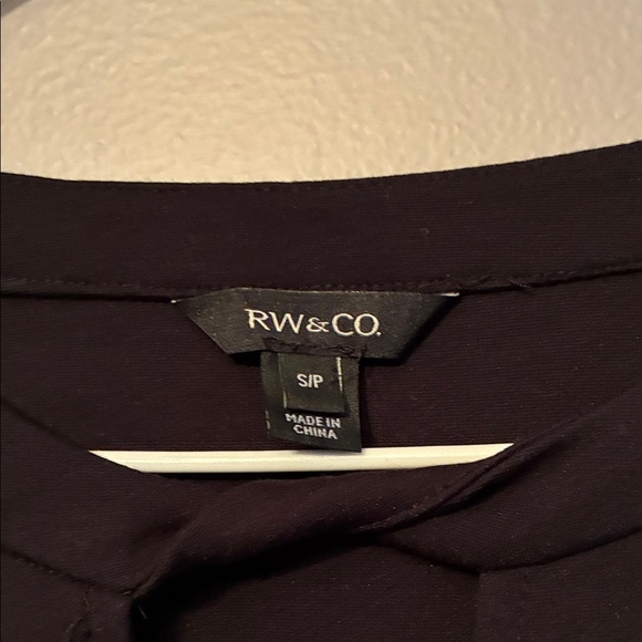 RW&CO. Elegant Black Blouse - Picture 2 of 12